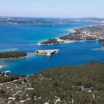 In Sibenik By Sandy Beaches Apartmán *