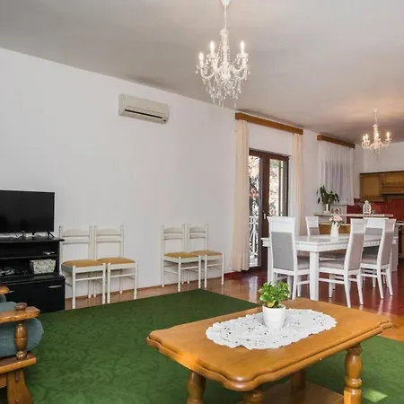 Apartment Well-appointed In Sibenik-brodarica *