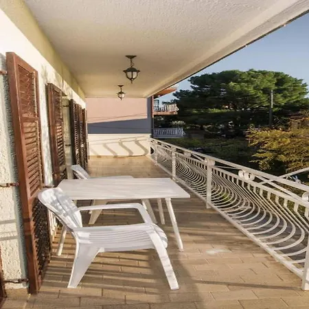Well-appointed In Sibenik-brodarica *