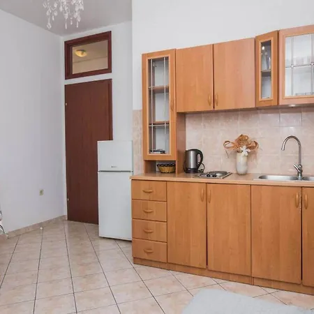 In Sibenik By Sandy Beaches Apartman Brodarica