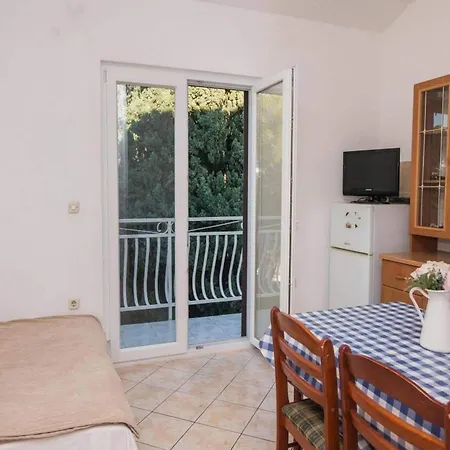 In Sibenik By Sandy Beaches Apartman Brodarica