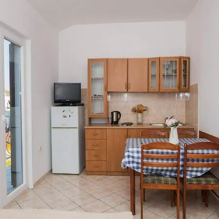 Apartman In Sibenik By Sandy Beaches *