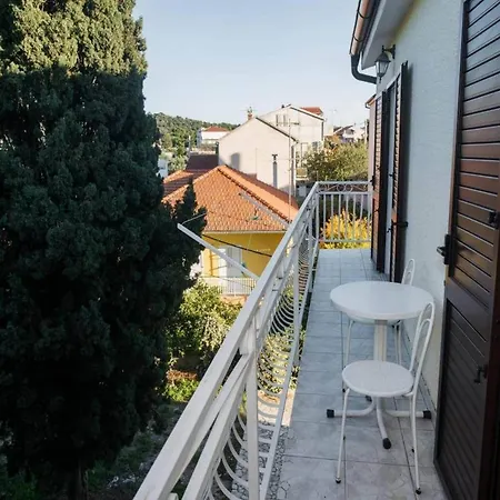 In Sibenik By Sandy Beaches Apartman Brodarica
