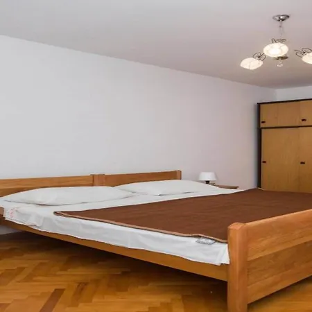 In Sibenik By Sandy Beaches Apartman Brodarica